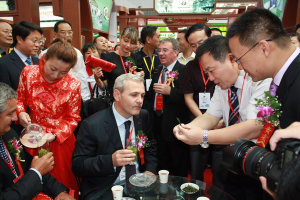 太平猴魁盛裝登場中國安徽農(nóng)交會.jpg 太平猴魁盛裝登場中國安徽農(nóng)交會.jpg