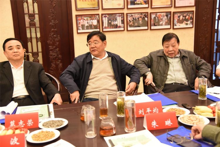 區(qū)域品牌價(jià)值評(píng)價(jià)國(guó)家標(biāo)準(zhǔn)制訂研討會(huì)在六百里北京分公司隆重舉行.jpg 區(qū)域品牌價(jià)值評(píng)價(jià)國(guó)家標(biāo)準(zhǔn)制訂研討會(huì)在六百里北京分公司隆重舉行.jpg